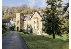 Sheplegh Court Charming Cottage and Pools within Stunning Grounds